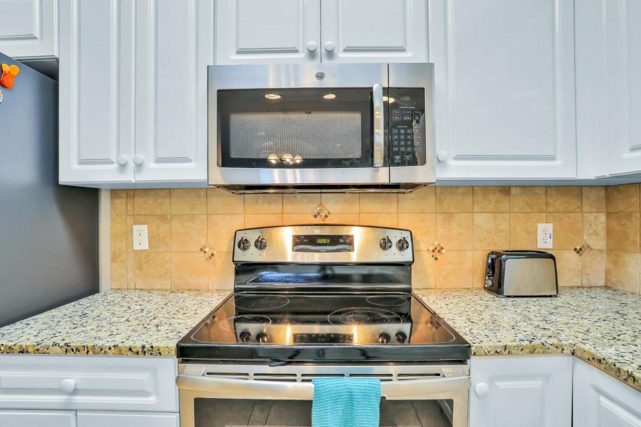 Oceanwalk Condos Bethune Beach Экстерьер фото