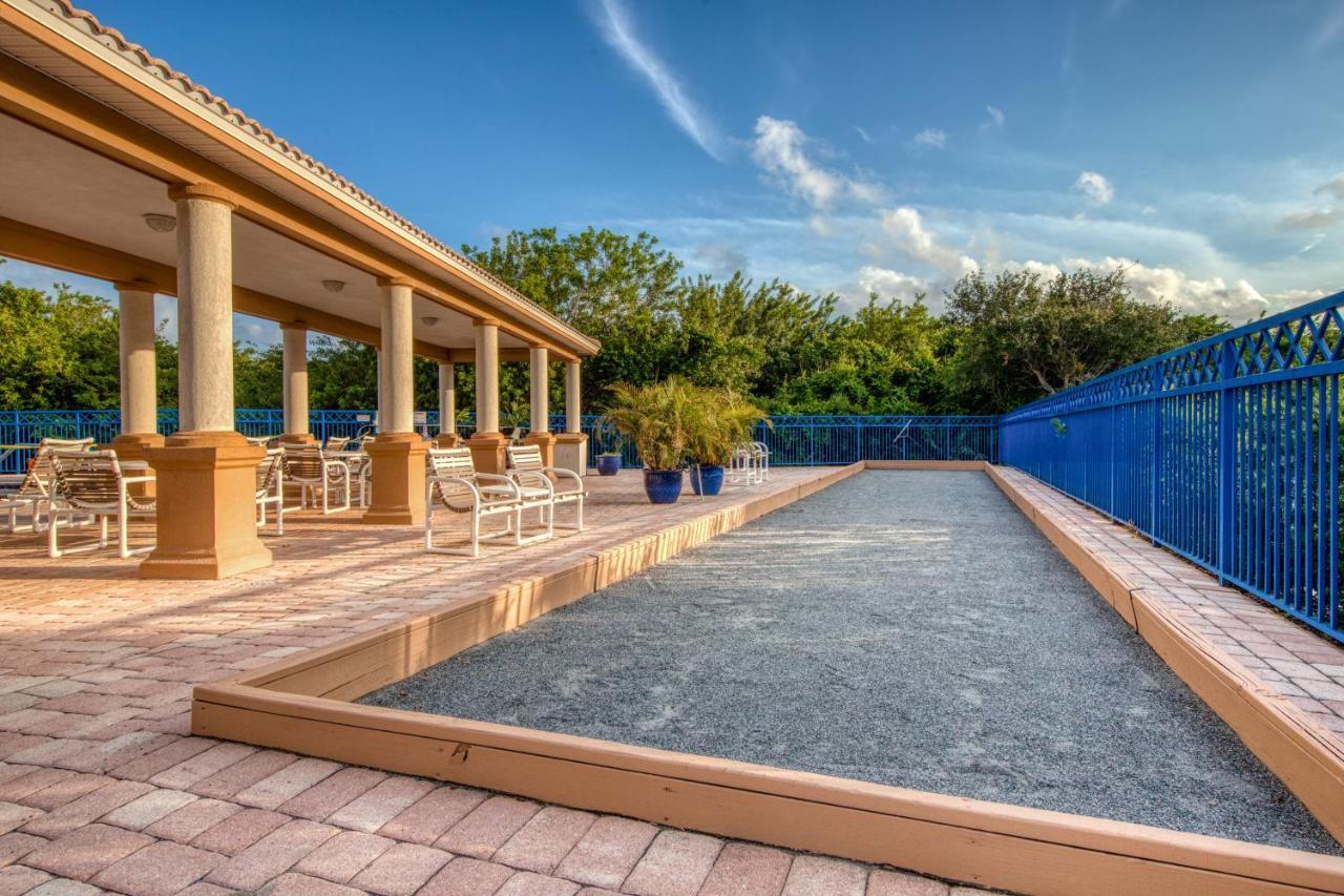 Oceanwalk Condos Bethune Beach Экстерьер фото
