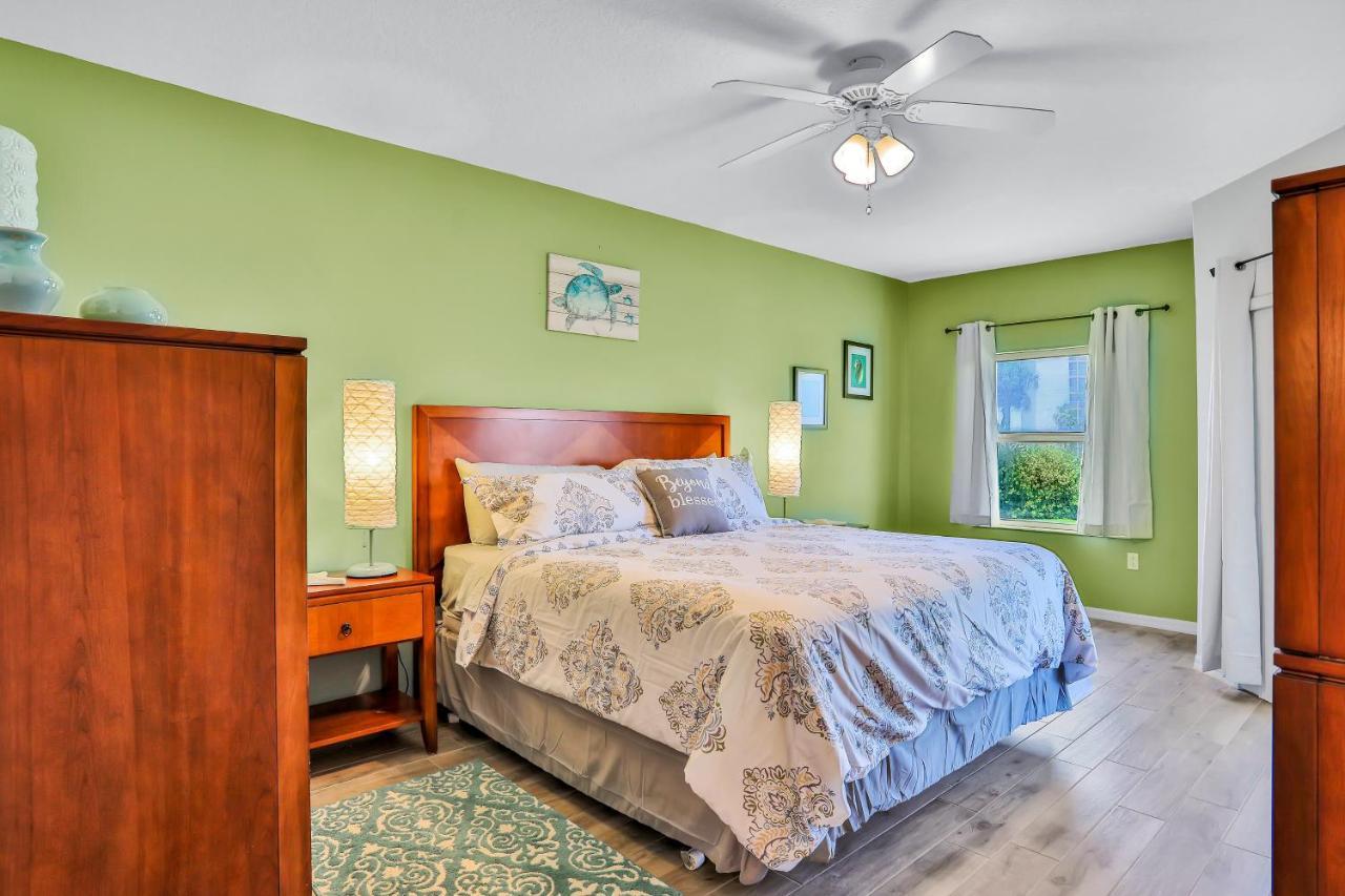 Oceanwalk Condos Bethune Beach Экстерьер фото